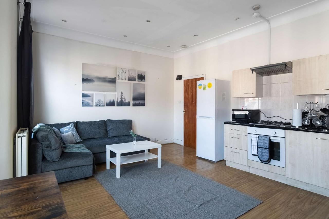 Two Bedroom Apartment In Tooting Лондон Екстериор снимка