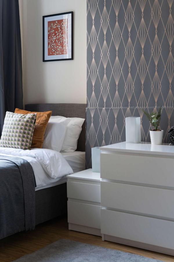Two Bedroom Apartment In Tooting Лондон Екстериор снимка