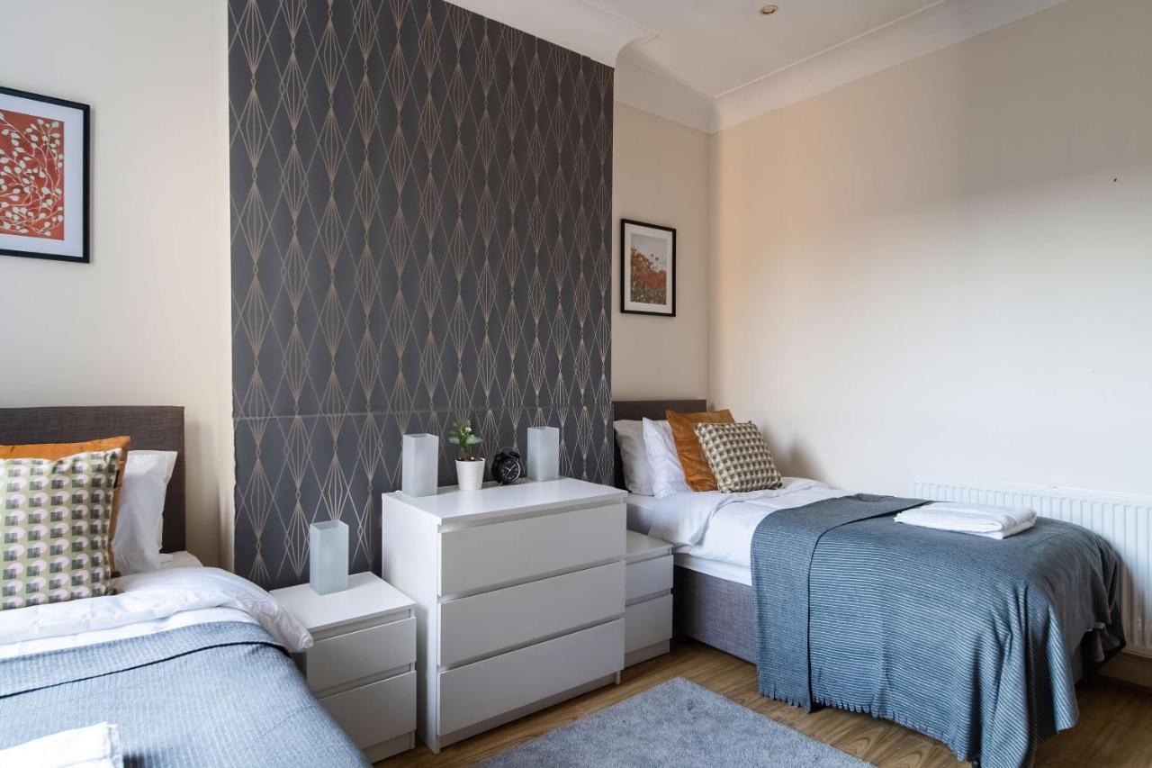 Two Bedroom Apartment In Tooting Лондон Екстериор снимка